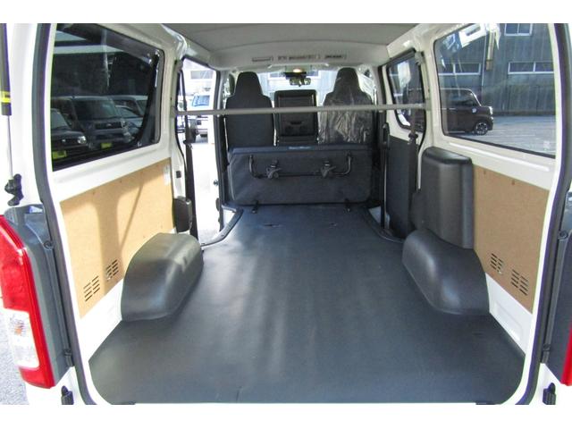 ハイエースバン ロングDX GLパッケージ 積載量1250kg LEDヘッドランプ LEDフォグランプ 純正15インチアルミホイール デジタルインナーミラー バックカメラ リヤクーラー・ヒーター スライドドアイージークローザー(17枚目)
