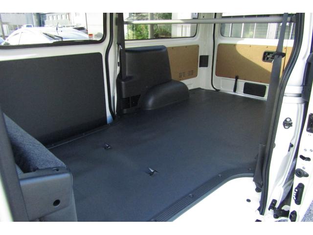 ハイエースバン ロングDX GLパッケージ 積載量1250kg LEDヘッドランプ LEDフォグランプ 純正15インチアルミホイール デジタルインナーミラー バックカメラ リヤクーラー・ヒーター スライドドアイージークローザー(18枚目)
