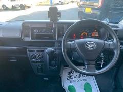 ������ξ���濴�ˤ��㤤������ż֤�Ÿ�����������󿷼�������紿�ޡ��ޥ������꡼���Ρ֥ե�åȣ��פˤơ�������᡼�����ο��֤�ĺ���ޤ���ŹƬ�ˤϣΣ£ϣؤ䥹�ڡ������ʤɿ͵��ο��֤�Ÿ�����Ƥޤ��� 4