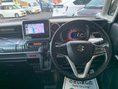 ������ξ���濴�ˤ��㤤������ż֤�Ÿ�����������󿷼�������紿�ޡ��ޥ������꡼���Ρ֥ե�åȣ��פˤơ�������᡼�����ο��֤�ĺ���ޤ���ŹƬ�ˤϣΣ£ϣؤ䥹�ڡ������ʤɿ͵��ο��֤�Ÿ�����Ƥޤ��� 4