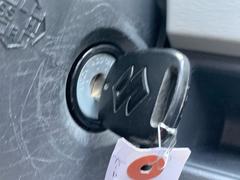 ������ξ���濴�ˤ��㤤������ż֤�Ÿ�����������󿷼�������紿�ޡ��ޥ������꡼���Ρ֥ե�åȣ��פˤơ�������᡼�����ο��֤�ĺ���ޤ���ŹƬ�ˤϣΣ£ϣؤ䥹�ڡ������ʤɿ͵��ο��֤�Ÿ�����Ƥޤ��� 4