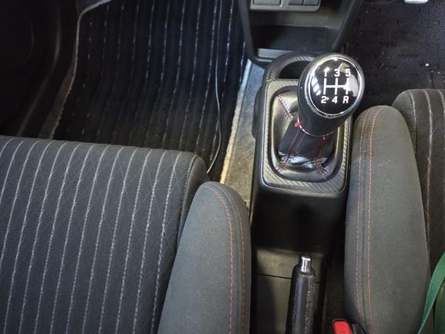 アルトワークス ベースグレード　５速ＭＴ車／ワンオーナー／ＥＴＣ／社外ナビ／Ｂｌｕｅｔｏｏｔｈ／レカロシート／ローポジション説明書有／社外マフラー／フロントフォグランプ／キーレスエントリー（13枚目）