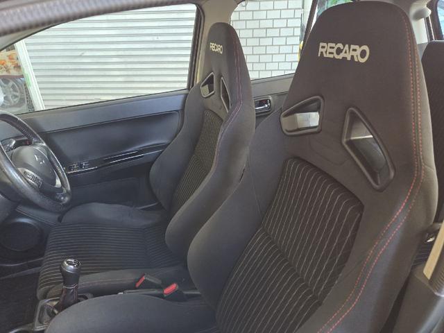 アルトワークス ベースグレード　５速ＭＴ車／ワンオーナー／ＥＴＣ／社外ナビ／Ｂｌｕｅｔｏｏｔｈ／レカロシート／ローポジション説明書有／社外マフラー／フロントフォグランプ／キーレスエントリー（14枚目）