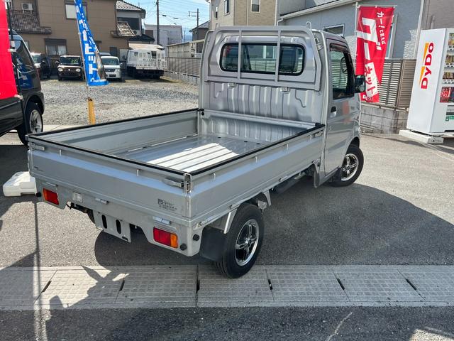 キャリイトラック ＫＣエアコン・パワステ　４ＷＤ　タイミングチェーン　パワステ　エアコン　アルミホイール　軽トラック　荷台三方開　５速ミッション車（7枚目）