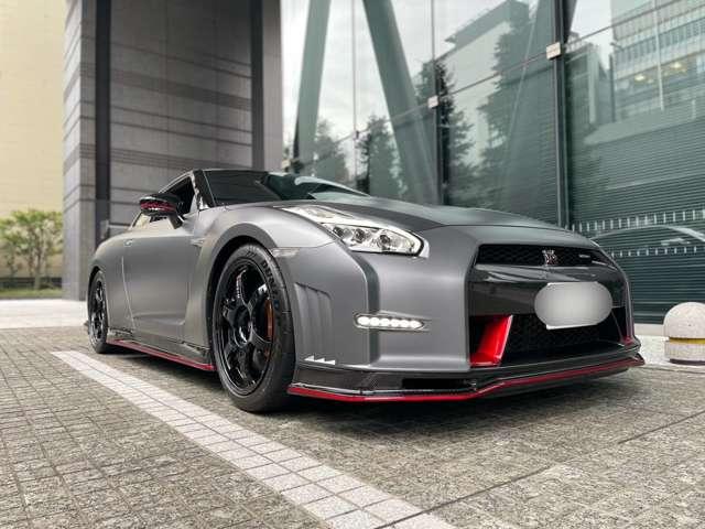 ＧＴ－Ｒ ニスモ　特別塗装色ダークマッドグレー　カーボンエアロ　レカロハーフレザーバケットシート　純正２０ＡＷレイズ製鍛造ホイール　ＢＯＳＥサラウンドシステム　純正ナビ　地デジ　Ｂカメラ　ガレージ保管（3枚目）