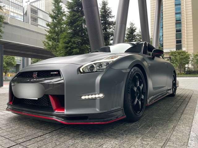 ＧＴ－Ｒ ニスモ　特別塗装色ダークマッドグレー　カーボンエアロ　レカロハーフレザーバケットシート　純正２０ＡＷレイズ製鍛造ホイール　ＢＯＳＥサラウンドシステム　純正ナビ　地デジ　Ｂカメラ　ガレージ保管（4枚目）
