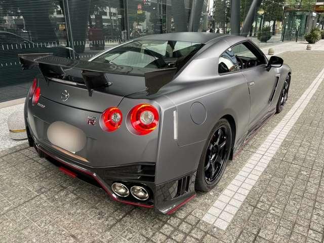 ＧＴ－Ｒ ニスモ　特別塗装色ダークマッドグレー　カーボンエアロ　レカロハーフレザーバケットシート　純正２０ＡＷレイズ製鍛造ホイール　ＢＯＳＥサラウンドシステム　純正ナビ　地デジ　Ｂカメラ　ガレージ保管（6枚目）