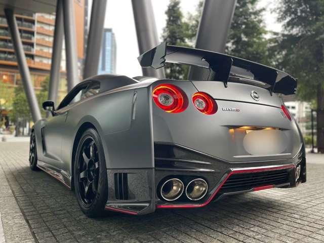 ＧＴ－Ｒ ニスモ　特別塗装色ダークマッドグレー　カーボンエアロ　レカロハーフレザーバケットシート　純正２０ＡＷレイズ製鍛造ホイール　ＢＯＳＥサラウンドシステム　純正ナビ　地デジ　Ｂカメラ　ガレージ保管（8枚目）