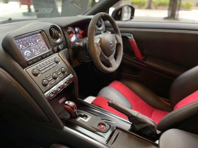 ＧＴ－Ｒ ニスモ　特別塗装色ダークマッドグレー　カーボンエアロ　レカロハーフレザーバケットシート　純正２０ＡＷレイズ製鍛造ホイール　ＢＯＳＥサラウンドシステム　純正ナビ　地デジ　Ｂカメラ　ガレージ保管（9枚目）