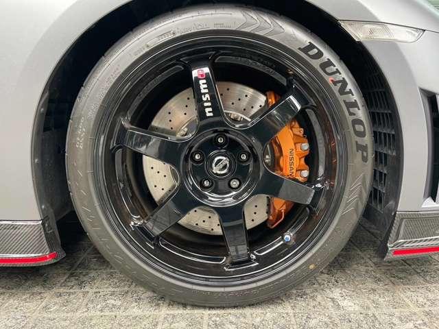 ＧＴ－Ｒ ニスモ　特別塗装色ダークマッドグレー　カーボンエアロ　レカロハーフレザーバケットシート　純正２０ＡＷレイズ製鍛造ホイール　ＢＯＳＥサラウンドシステム　純正ナビ　地デジ　Ｂカメラ　ガレージ保管（20枚目）