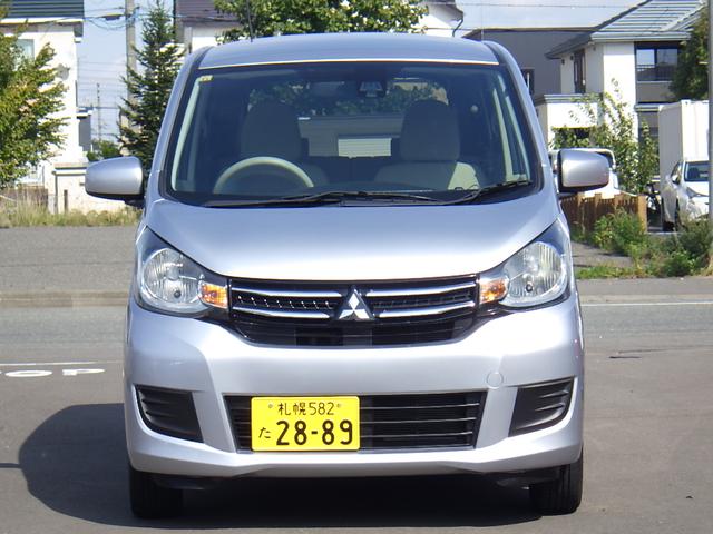 ｅＫワゴン Ｍ　ｅ－アシスト　踏み間違い防止アシスト　ｉ－ｓｔｏｐ　運転席シートヒーター　キーレスキー　横滑り防止　オートエアコン　４ＷＤ車　ＡＢＳ　ベンチシート　ダブルエアバック　パワーウインドウ　衝突安全ボディ　寒冷地仕様（2枚目）