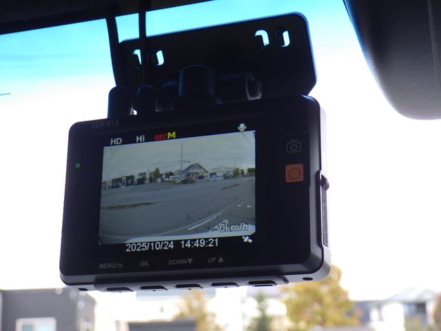 N-BOXカスタム G・Lターボホンダセンシング LKAS サイドカーテンエアバック Bモニター LEDライト VSA キーレスエントリー スマキー フルオートエアコン パワステ 前席シートヒーター フルフラット 4WD車 サイドカメラ ETC(49枚目)