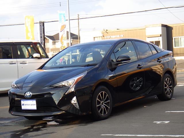 プリウス Ｓセーフティプラス　横滑り防止装置　エアバッグ　フルタイム４ＷＤ　ＡＢＳ　キーレスエントリー　オートハイビーム　オートエアコン　クルコン　盗難防止装置　スマ－トキ－　パワーステアリング　オートライト　パークアシスト（3枚目）