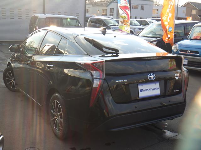 プリウス Ｓセーフティプラス　横滑り防止装置　エアバッグ　フルタイム４ＷＤ　ＡＢＳ　キーレスエントリー　オートハイビーム　オートエアコン　クルコン　盗難防止装置　スマ－トキ－　パワーステアリング　オートライト　パークアシスト（7枚目）