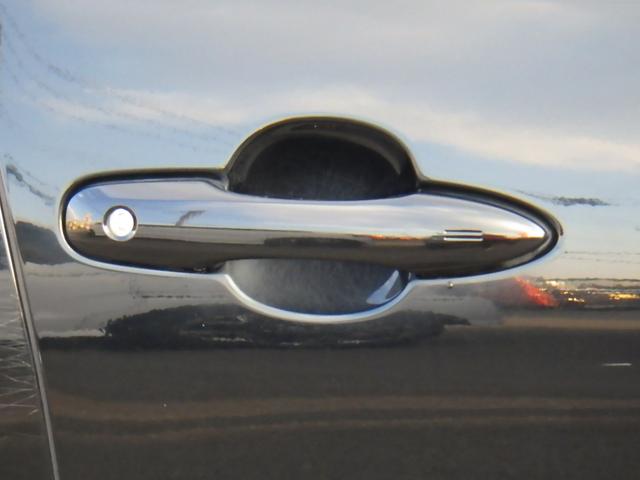 プリウス Ｓセーフティプラス　横滑り防止装置　エアバッグ　フルタイム４ＷＤ　ＡＢＳ　キーレスエントリー　オートハイビーム　オートエアコン　クルコン　盗難防止装置　スマ－トキ－　パワーステアリング　オートライト　パークアシスト（11枚目）