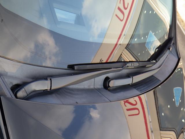 プリウス Ｓセーフティプラス　横滑り防止装置　エアバッグ　フルタイム４ＷＤ　ＡＢＳ　キーレスエントリー　オートハイビーム　オートエアコン　クルコン　盗難防止装置　スマ－トキ－　パワーステアリング　オートライト　パークアシスト（12枚目）