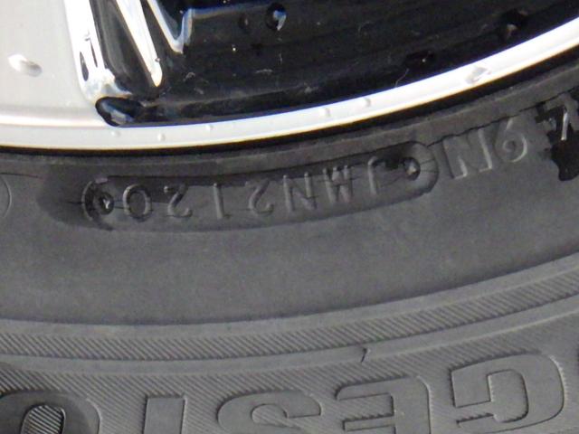 プリウス Ｓセーフティプラス　横滑り防止装置　エアバッグ　フルタイム４ＷＤ　ＡＢＳ　キーレスエントリー　オートハイビーム　オートエアコン　クルコン　盗難防止装置　スマ－トキ－　パワーステアリング　オートライト　パークアシスト（18枚目）