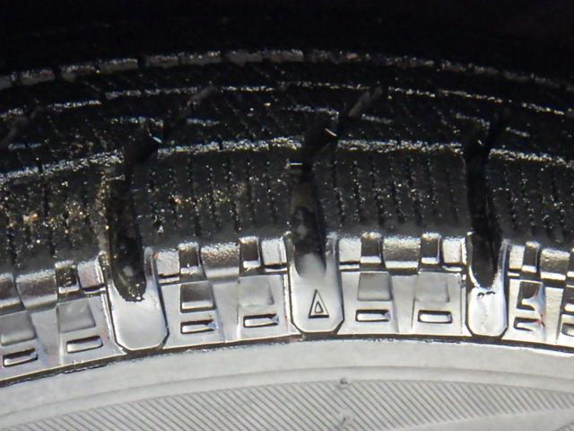 プリウス Ｓセーフティプラス　横滑り防止装置　エアバッグ　フルタイム４ＷＤ　ＡＢＳ　キーレスエントリー　オートハイビーム　オートエアコン　クルコン　盗難防止装置　スマ－トキ－　パワーステアリング　オートライト　パークアシスト（19枚目）