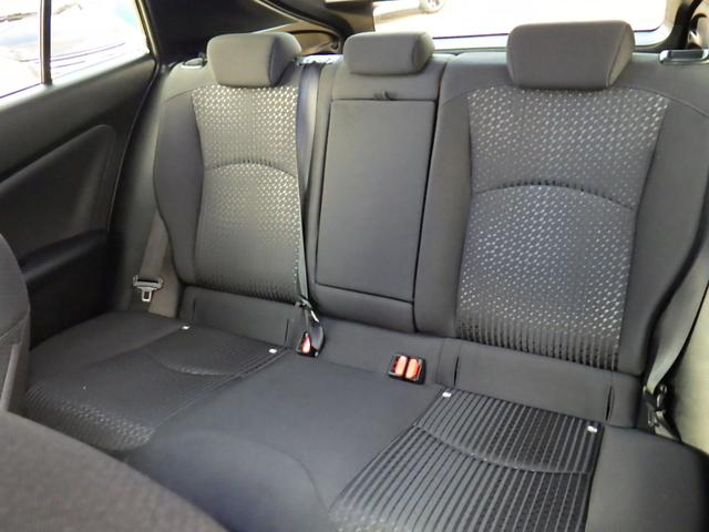 プリウス Ｓセーフティプラス　横滑り防止装置　エアバッグ　フルタイム４ＷＤ　ＡＢＳ　キーレスエントリー　オートハイビーム　オートエアコン　クルコン　盗難防止装置　スマ－トキ－　パワーステアリング　オートライト　パークアシスト（24枚目）