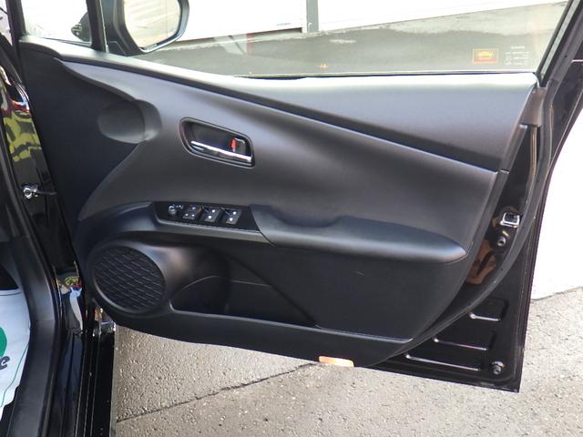 プリウス Ｓセーフティプラス　横滑り防止装置　エアバッグ　フルタイム４ＷＤ　ＡＢＳ　キーレスエントリー　オートハイビーム　オートエアコン　クルコン　盗難防止装置　スマ－トキ－　パワーステアリング　オートライト　パークアシスト（25枚目）