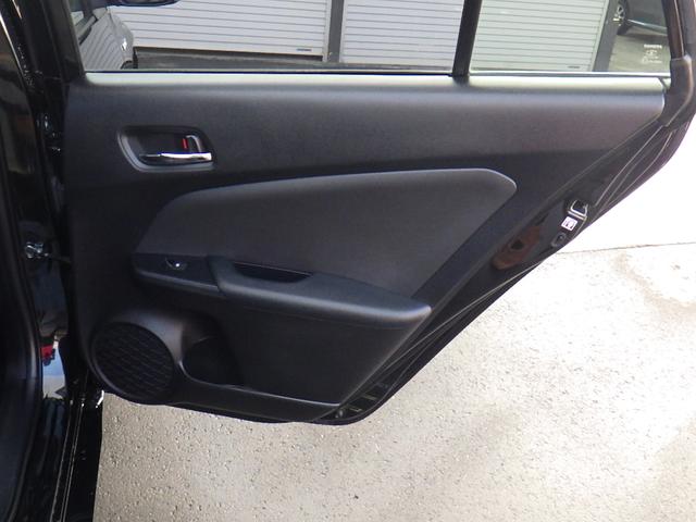 プリウス Ｓセーフティプラス　横滑り防止装置　エアバッグ　フルタイム４ＷＤ　ＡＢＳ　キーレスエントリー　オートハイビーム　オートエアコン　クルコン　盗難防止装置　スマ－トキ－　パワーステアリング　オートライト　パークアシスト（27枚目）