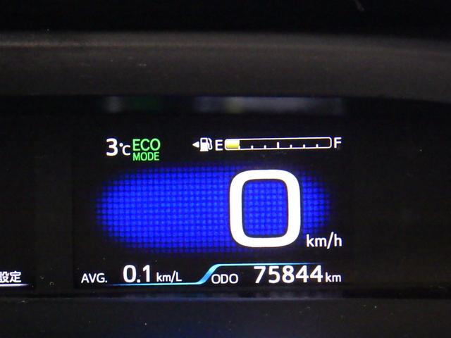 プリウス Ｓセーフティプラス　横滑り防止装置　エアバッグ　フルタイム４ＷＤ　ＡＢＳ　キーレスエントリー　オートハイビーム　オートエアコン　クルコン　盗難防止装置　スマ－トキ－　パワーステアリング　オートライト　パークアシスト（34枚目）