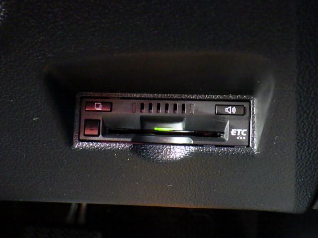 プリウス Ｓセーフティプラス　横滑り防止装置　エアバッグ　フルタイム４ＷＤ　ＡＢＳ　キーレスエントリー　オートハイビーム　オートエアコン　クルコン　盗難防止装置　スマ－トキ－　パワーステアリング　オートライト　パークアシスト（48枚目）