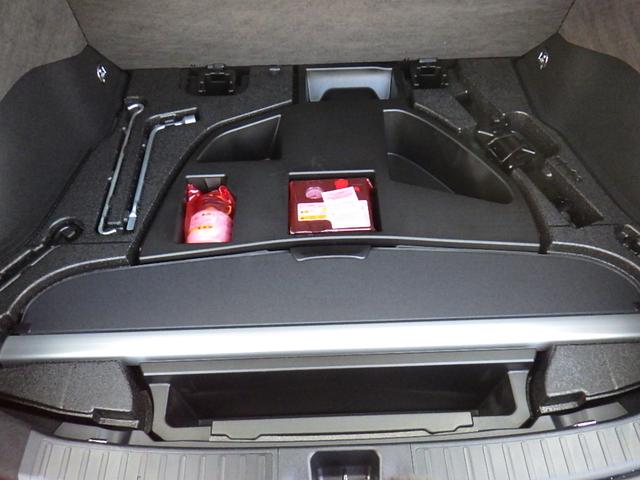 プリウス Ｓセーフティプラス　横滑り防止装置　エアバッグ　フルタイム４ＷＤ　ＡＢＳ　キーレスエントリー　オートハイビーム　オートエアコン　クルコン　盗難防止装置　スマ－トキ－　パワーステアリング　オートライト　パークアシスト（53枚目）