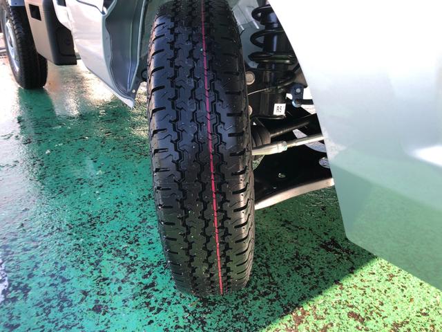 スタンダード 4WD CVT スマートアシスト AM/FMラジオ エアコン パワーステアリング 用品マット・バイザー・ナンバーフレーム・荷台マット・ゲートプロテクター・テールゲートチェーン付(7枚目)