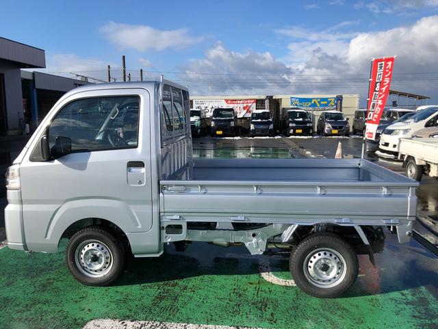 スタンダード 4WD CVT スマートアシスト AM/FMラジオ エアコン パワーステアリング 用品マット・バイザー・ナンバーフレーム・荷台マット・ゲートプロテクター・テールゲートチェーン付(14枚目)