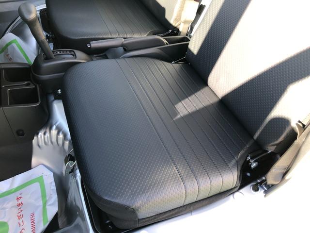 スタンダード 4WD CVT スマートアシスト AM/FMラジオ エアコン パワーステアリング 用品マット・バイザー・ナンバーフレーム・荷台マット・ゲートプロテクター・テールゲートチェーン付(26枚目)