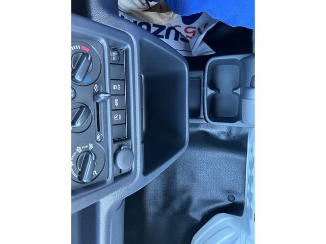 キャリイトラック ＫＣエアコン・パワステ　エアコン　パワステ　運転助手席エアバック　ＡＢＳ　４ＷＤ（20枚目）
