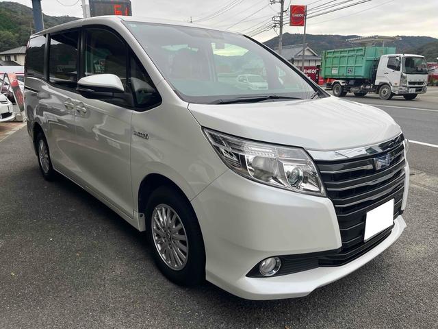 ノア ハイブリッドＸ　純正９型ナビ　ドライブレコーダー　ＥＴＣ　バックカメラ　ナビ　両側スライド・片側電動　オートライト　ＬＥＤヘッドランプ　スマートキー　３列シート　ＣＶＴ　アルミホイール　盗難防止システム（2枚目）