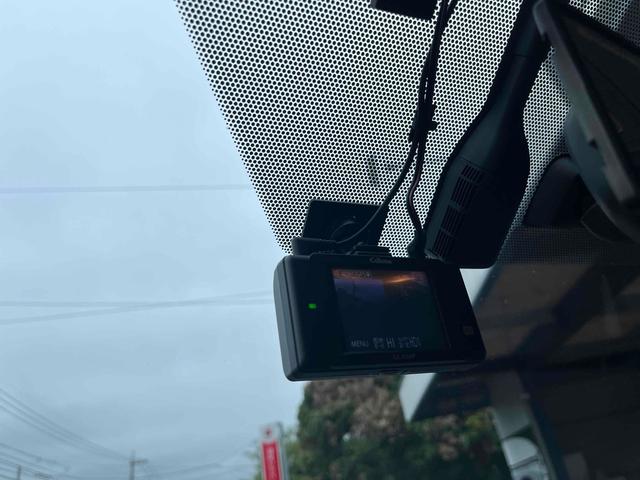 ノア ハイブリッドＸ　純正９型ナビ　ドライブレコーダー　ＥＴＣ　バックカメラ　ナビ　両側スライド・片側電動　オートライト　ＬＥＤヘッドランプ　スマートキー　３列シート　ＣＶＴ　アルミホイール　盗難防止システム（20枚目）