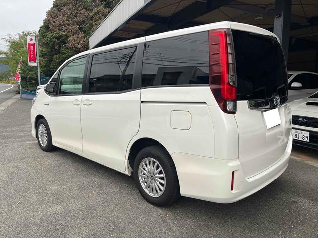 ノア ハイブリッドＸ　純正９型ナビ　ドライブレコーダー　ＥＴＣ　バックカメラ　ナビ　両側スライド・片側電動　オートライト　ＬＥＤヘッドランプ　スマートキー　３列シート　ＣＶＴ　アルミホイール　盗難防止システム（27枚目）