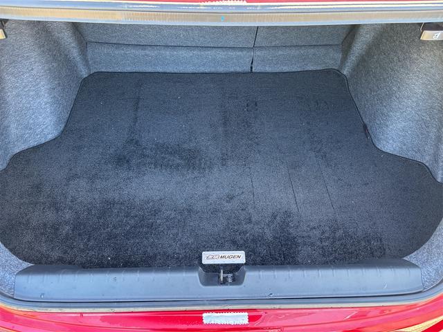 グレイス ハイブリッドEX LED ETC シートヒーター 合皮シート Bluetooth バックカメラ フォグランプ ナビ 無限フルエアロ オートクルーズ 安全ブレーキ オールシーズンタイヤ アルミホイール 前後ソナー(18枚目)