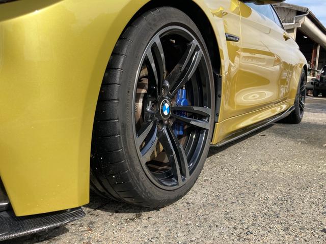 M4クーペ カーボンエアロ 白革シート メモリー付きパワーシート アーキュレー4本出マフラー SPIRIT車高調 カーボンルーフ カーボンインテリア ナビ TV ドラレコ(11枚目)
