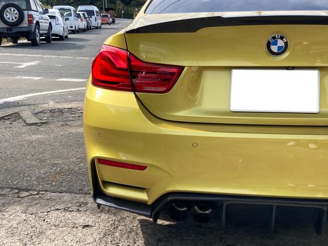 M4クーペ カーボンエアロ 白革シート メモリー付きパワーシート アーキュレー4本出マフラー SPIRIT車高調 カーボンルーフ カーボンインテリア ナビ TV ドラレコ(16枚目)