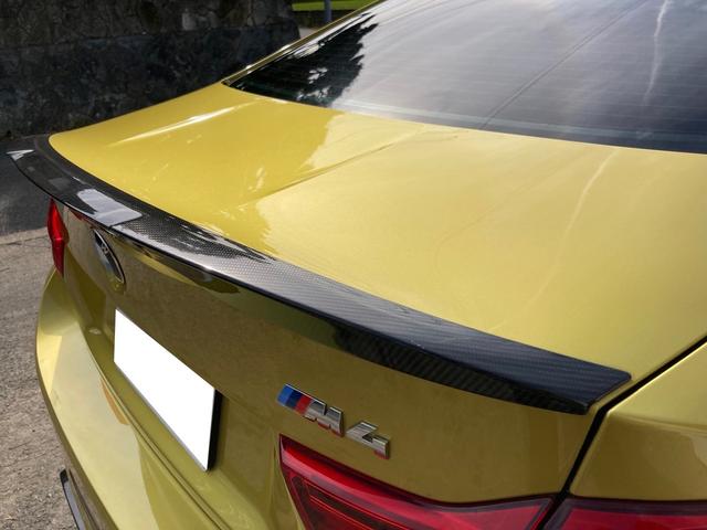 M4クーペ カーボンエアロ 白革シート メモリー付きパワーシート アーキュレー4本出マフラー SPIRIT車高調 カーボンルーフ カーボンインテリア ナビ TV ドラレコ(22枚目)
