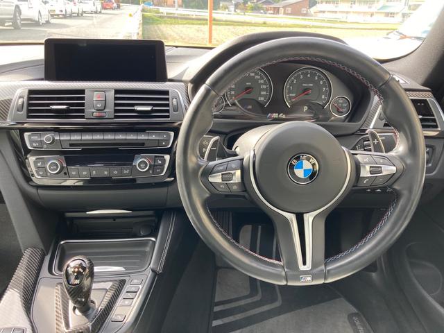 M4クーペ カーボンエアロ 白革シート メモリー付きパワーシート アーキュレー4本出マフラー SPIRIT車高調 カーボンルーフ カーボンインテリア ナビ TV ドラレコ(26枚目)