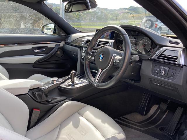 M4クーペ カーボンエアロ 白革シート メモリー付きパワーシート アーキュレー4本出マフラー SPIRIT車高調 カーボンルーフ カーボンインテリア ナビ TV ドラレコ(27枚目)