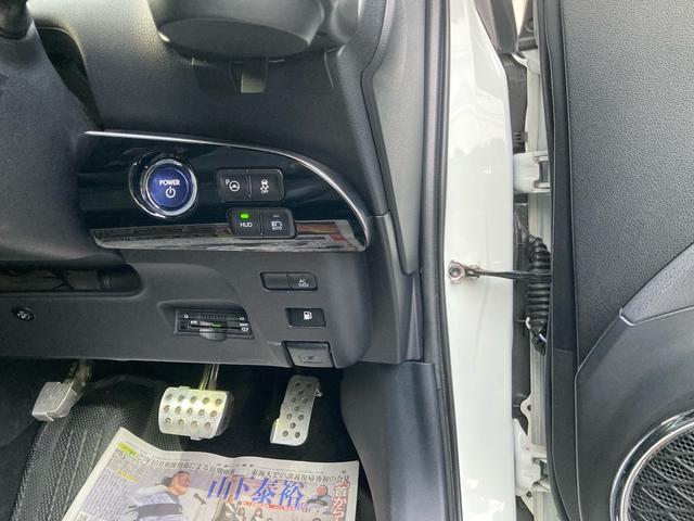 プリウス Ａプレミアム　新品モデリスタフルエアロ　サンルーフ　社外新品１８インチアルミ　純正９インチナビ　車検令和９年１１月１６日（12枚目）