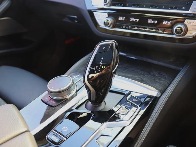 ５シリーズ ５４０ｉ　ｘＤｒｉｖｅ　Ｍスポーツ　ＬＣＩモデル　Ｂ５８Ｂ３０Ｃ直列６気筒ターボ　３４０馬力　ｘ－Ｄｒｉｖｅ　　アダプティブダンパー　Ｍスポーツブレーキ　サンルーフ　黒革　ＨＵＤ　ハーマンカードンサラウンド　第三者機関検査済み（32枚目）