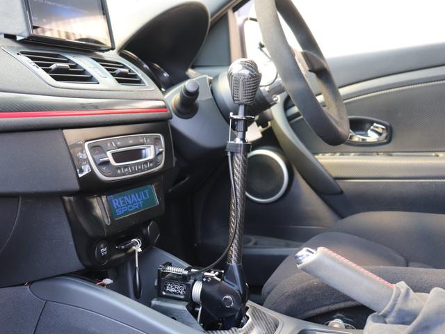 メガーヌ ルノー スポール 273トロフィー2 ZERO POINT ONEカスタムシフター RECAROフルバケット(運転席) HKSエアクリ 純正アクラポビッチマフラー スタッドボルト化ハブ RSパフォーマンスステアリング(3枚目)