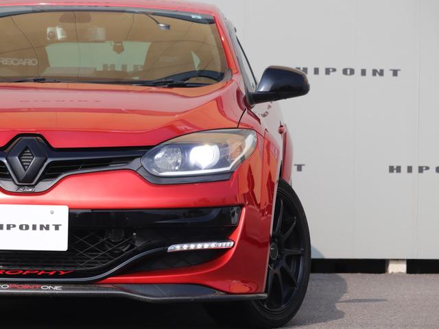 メガーヌ ルノー スポール 273トロフィー2 ZERO POINT ONEカスタムシフター RECAROフルバケット(運転席) HKSエアクリ 純正アクラポビッチマフラー スタッドボルト化ハブ RSパフォーマンスステアリング(12枚目)