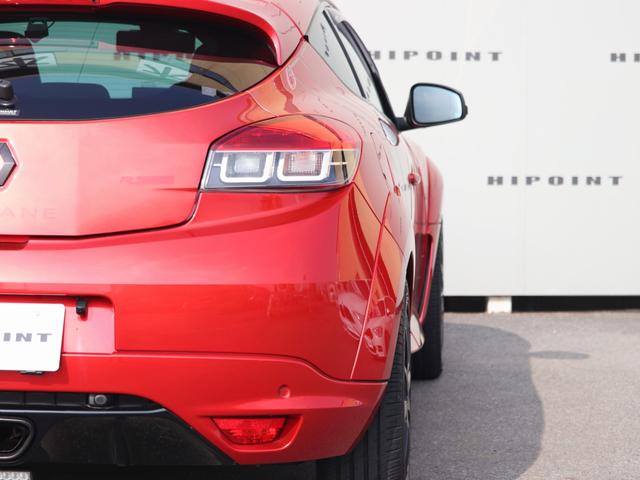 メガーヌ ルノー スポール 273トロフィー2 ZERO POINT ONEカスタムシフター RECAROフルバケット(運転席) HKSエアクリ 純正アクラポビッチマフラー スタッドボルト化ハブ RSパフォーマンスステアリング(13枚目)