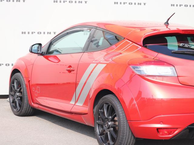 メガーヌ ルノー スポール 273トロフィー2 ZERO POINT ONEカスタムシフター RECAROフルバケット(運転席) HKSエアクリ 純正アクラポビッチマフラー スタッドボルト化ハブ RSパフォーマンスステアリング(16枚目)