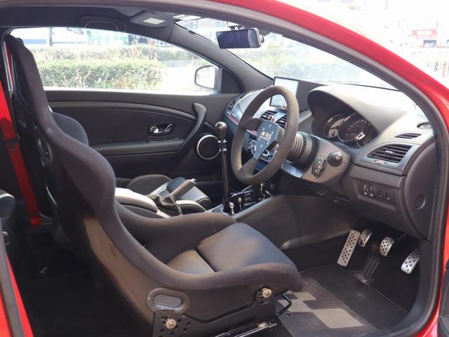 メガーヌ ルノー スポール 273トロフィー2 ZERO POINT ONEカスタムシフター RECAROフルバケット(運転席) HKSエアクリ 純正アクラポビッチマフラー スタッドボルト化ハブ RSパフォーマンスステアリング(19枚目)