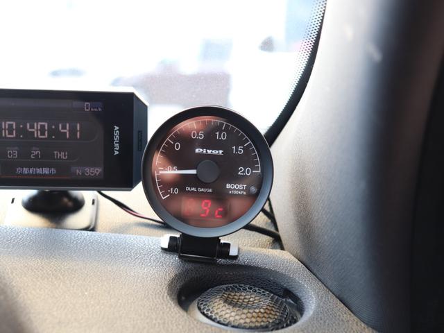 メガーヌ ルノー スポール 273トロフィー2 ZERO POINT ONEカスタムシフター RECAROフルバケット(運転席) HKSエアクリ 純正アクラポビッチマフラー スタッドボルト化ハブ RSパフォーマンスステアリング(27枚目)