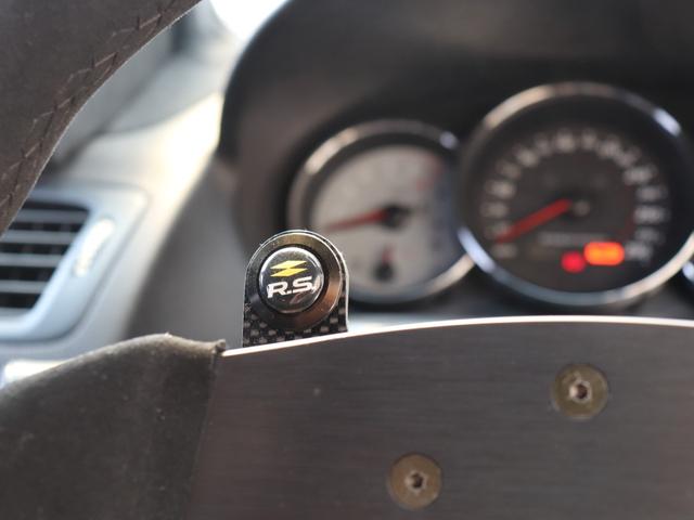 メガーヌ ルノー スポール 273トロフィー2 ZERO POINT ONEカスタムシフター RECAROフルバケット(運転席) HKSエアクリ 純正アクラポビッチマフラー スタッドボルト化ハブ RSパフォーマンスステアリング(31枚目)